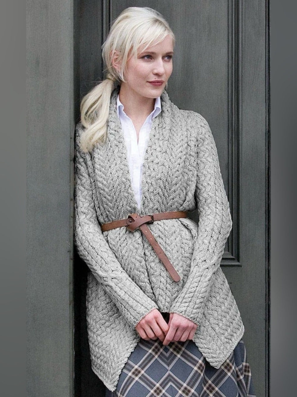Irelands Eye W‎‎at‎erfall Cable-Knit Open Cardigan Sweater in Light Grey